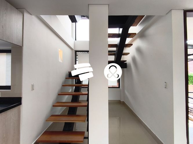 Casa de 3 alcobas en venta en Pueblo Viejo, Cota, 585 m² · foto 2 de 24