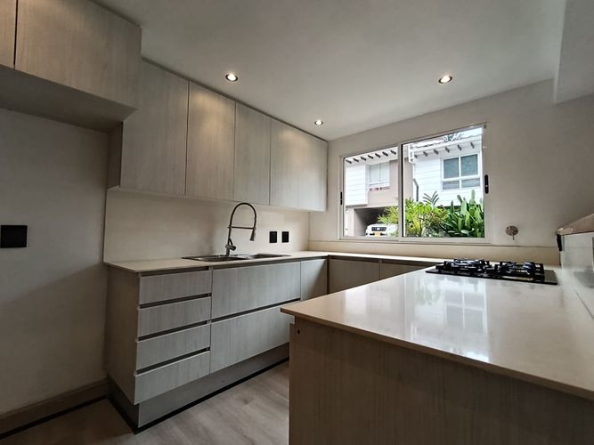Casa de 3 alcobas en arriendo en El Poblado, Medellín, 320 m² · foto 2 de 20