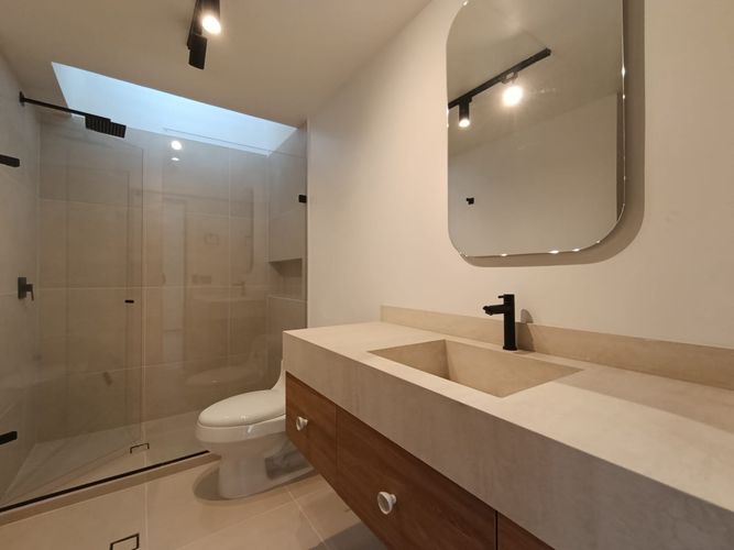 Casa de 3 alcobas en arriendo en El Poblado, Medellín, 320 m² · foto 7 de 20