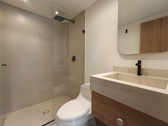 Casa de 3 alcobas en arriendo en El Poblado, Medellín, 320 m² · foto 13 de 20
