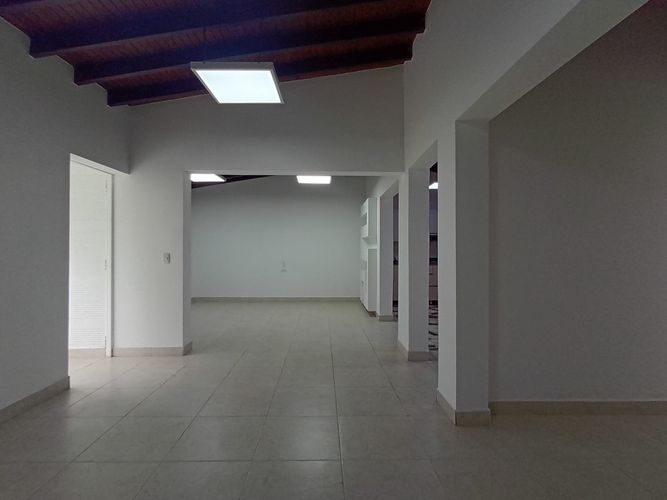 Oficina en arriendo en La America, Medellín, 200 m² · foto 3 de 18