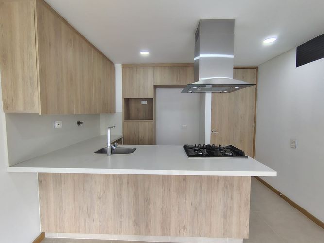 Apartamento en venta en El Poblado, Medellín · foto 8 de 18