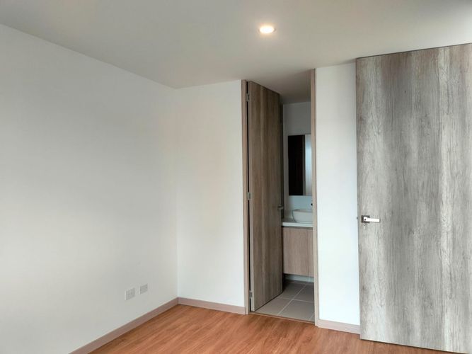 Apartamento de 1 alcoba en venta en El Poblado, Medellín, 56 m² · foto 8 de 13