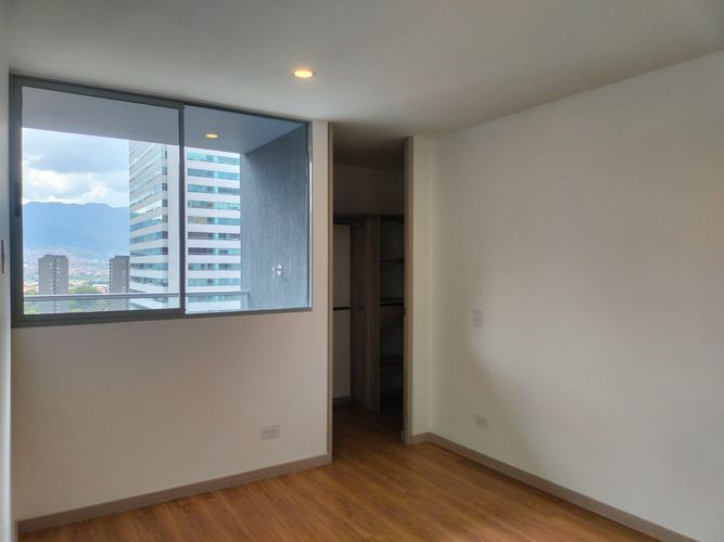 Apartamento de 1 alcoba en venta en El Poblado, Medellín, 56 m² · foto 9 de 13