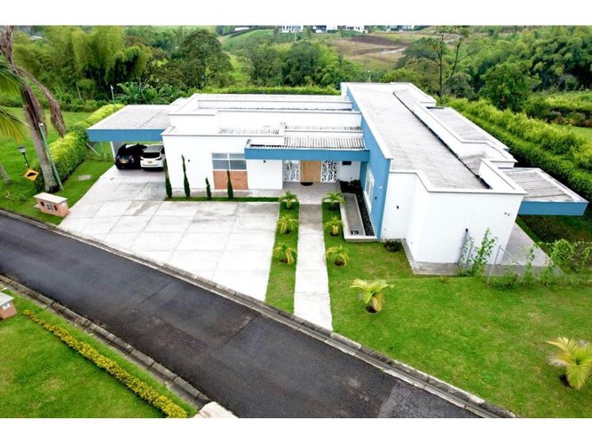 Casa de 4 alcobas en venta en Tribunas Corcega, Pereira, 1834 m² · foto 4 de 19
