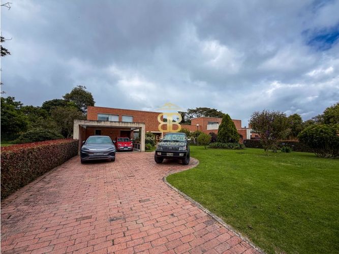 Casa de 4 alcobas en venta en Casa Blanca, Bogotá, 320 m² · foto 2 de 24