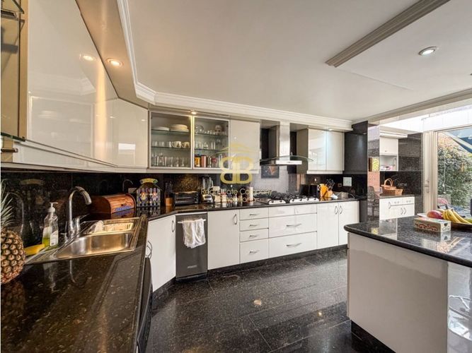 Casa de 4 alcobas en venta en Casa Blanca, Bogotá, 320 m² · foto 7 de 24