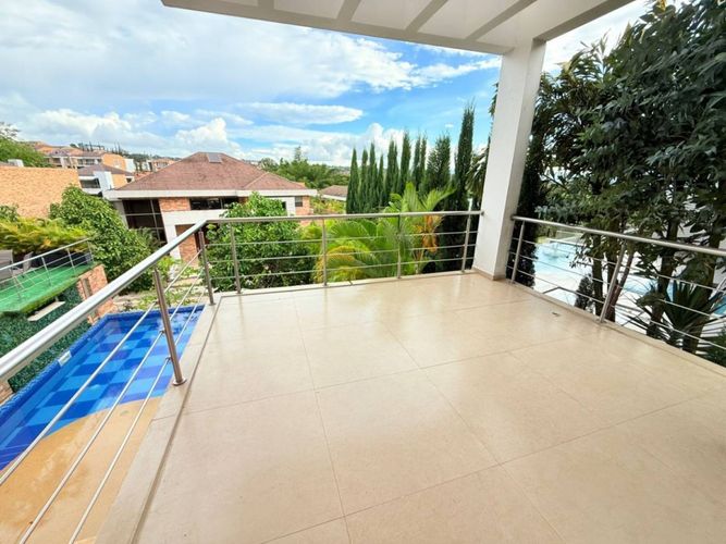 Casa de 5 alcobas en venta en Ruitoque Condominio, Floridablanca, 849 m² · foto 3 de 17