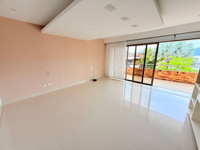 Casa de 5 alcobas en venta en Ruitoque Condominio, Floridablanca, 849 m² · foto 4 de 17