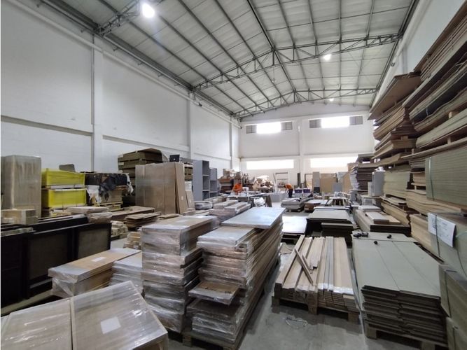 Bodega en arriendo en La Tablaza, La Estrella, 1048 m² · foto 3 de 5