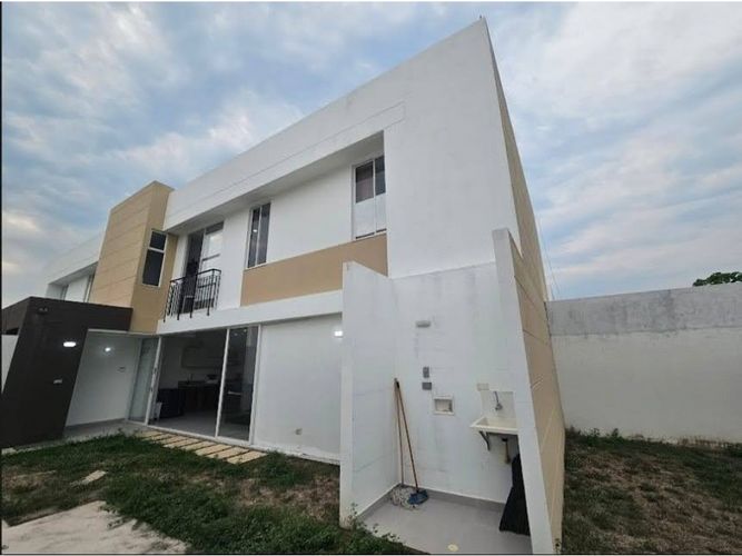 Casa de 3 alcobas en venta en Ricaurte, 190 m² · foto 2 de 17