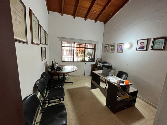 Casa de 4 alcobas en venta en Prados Del Norte, Cali, 318 m² · foto 3 de 10