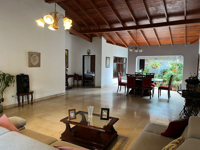 Casa de 4 alcobas en venta en Prados Del Norte, Cali, 318 m² · foto 5 de 10