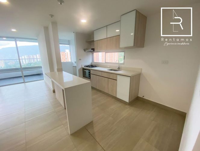 Apartamento de 3 alcobas en venta en Las Lomitas, Sabaneta, 102 m² · foto 2 de 14
