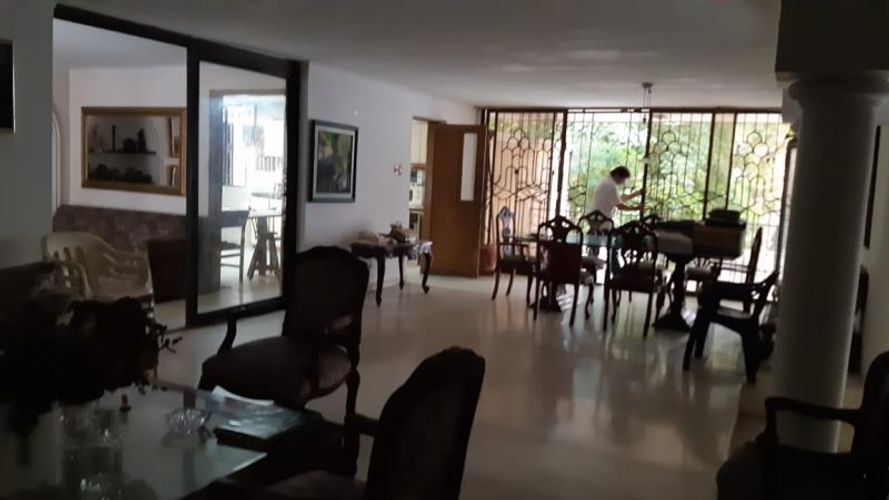 Casa de 3 alcobas en venta en Altos Del Prado, Barranquilla, 350 m² · foto 2 de 24
