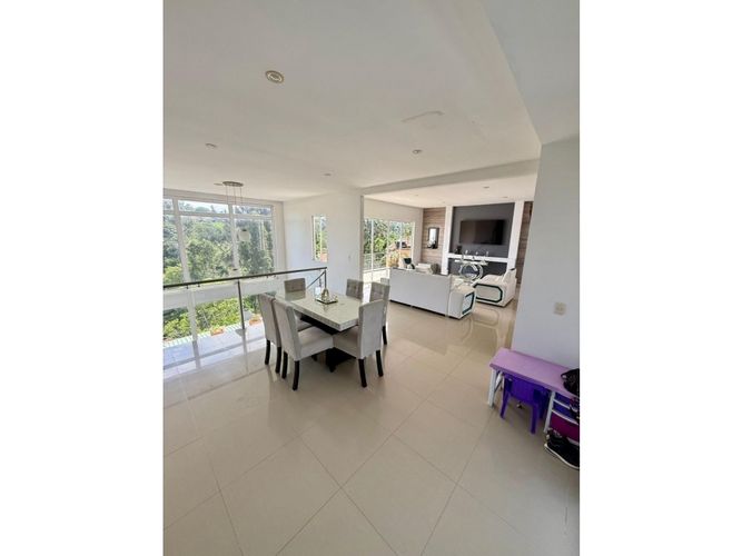 Casa de 7 alcobas en venta en Ruitoque Alto, Piedecuesta, 745 m² · foto 2 de 24