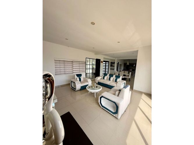 Casa de 7 alcobas en venta en Ruitoque Alto, Piedecuesta, 745 m² · foto 3 de 24