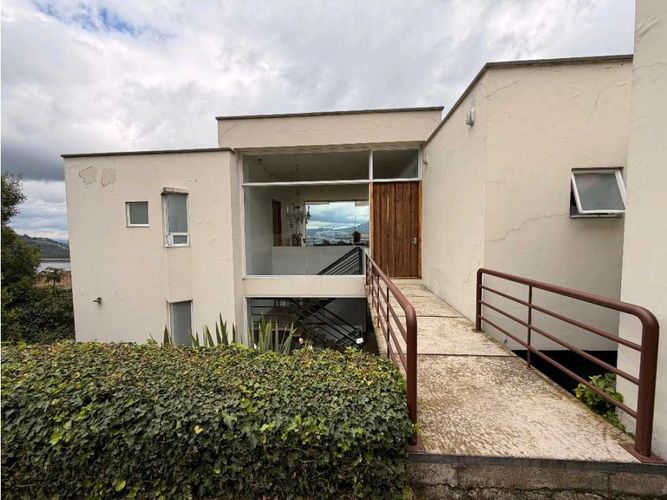 Casa de 5 alcobas en arriendo en Aposentos, Sopó, 390 m² · foto 2 de 24
