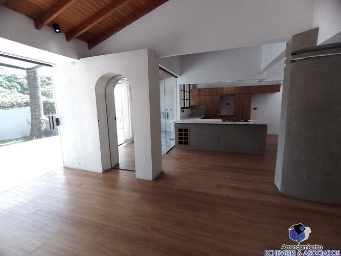 Casa de 4 alcobas en arriendo en Guaduales De La Abadia, Envigado, 240 m² · foto 2 de 16