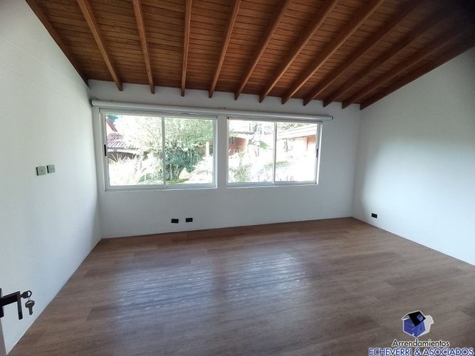 Casa de 4 alcobas en arriendo en Guaduales De La Abadia, Envigado, 240 m² · foto 13 de 16