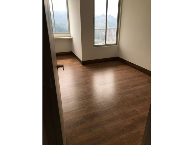 Apartamento de 2 alcobas en venta en Las Lomitas, Sabaneta, 78 m² · foto 4 de 15