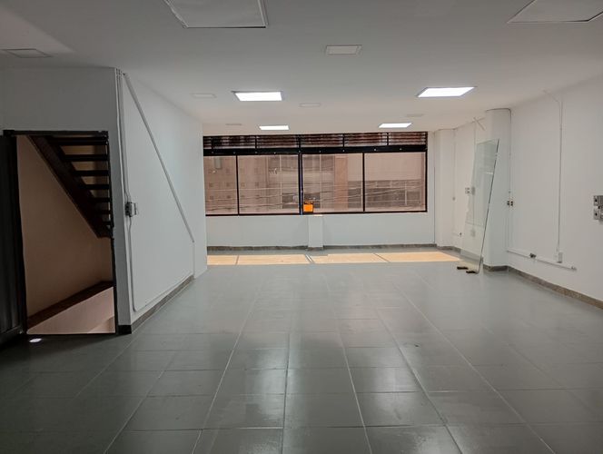 Bodega en arriendo en Noel, Medellín, 230 m² · foto 3 de 9