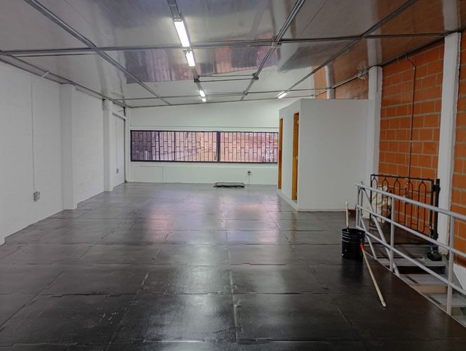 Bodega en arriendo en Noel, Medellín, 230 m² · foto 5 de 9