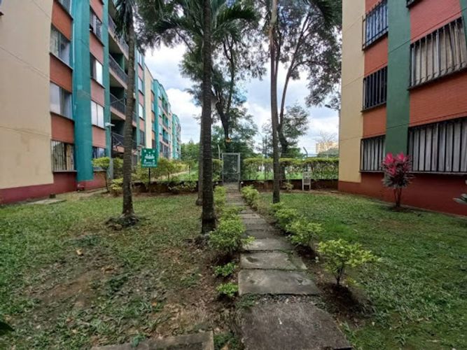 Apartamento de 3 alcobas en venta en El Limonar, Cali, 78 m² · foto 2 de 24