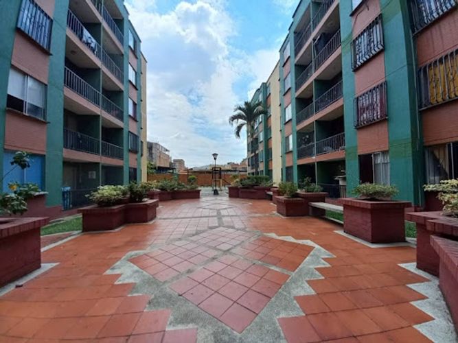 Apartamento de 3 alcobas en venta en El Limonar, Cali, 78 m² · foto 3 de 24