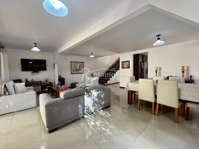 Casa de 4 alcobas en venta en Zuñiga, Medellín, 280 m² · foto 2 de 24