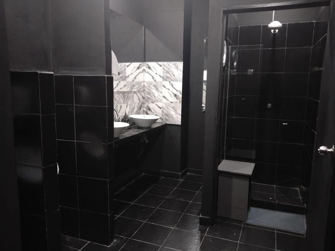 Local en arriendo en El Poblado, Medellín, 253 m² · foto 2 de 9