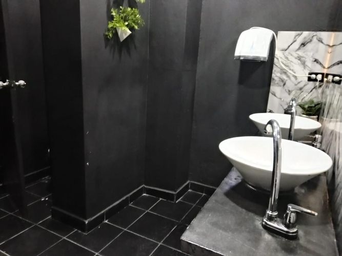 Local en arriendo en El Poblado, Medellín, 253 m² · foto 9 de 9