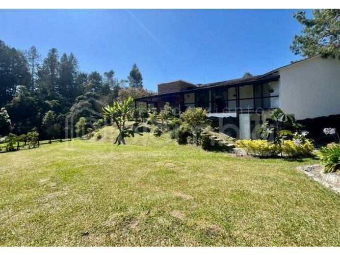Casa de 3 alcobas en venta en Vía Las Palmas, Envigado, 300 m² · foto 3 de 23