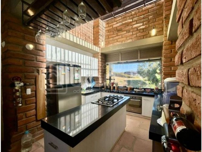 Casa de 3 alcobas en venta en Vía Las Palmas, Envigado, 300 m² · foto 10 de 23