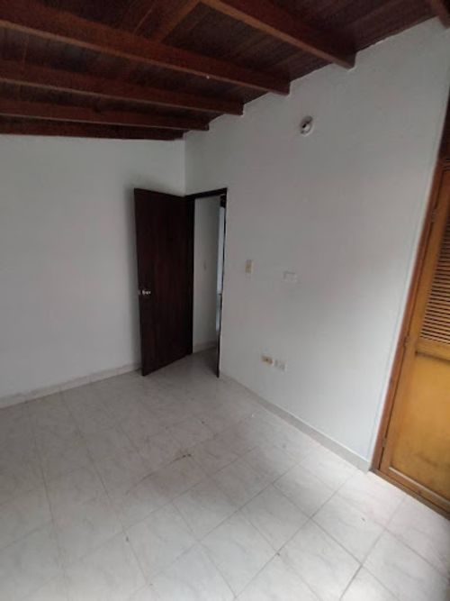 Casa de 4 alcobas en venta en Prados De Sabaneta, Sabaneta, 100 m² · foto 3 de 11