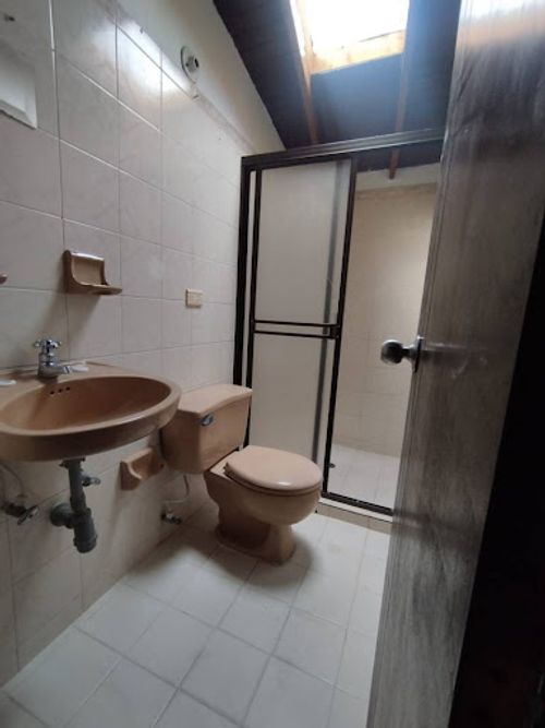 Casa de 4 alcobas en venta en Prados De Sabaneta, Sabaneta, 100 m² · foto 5 de 11