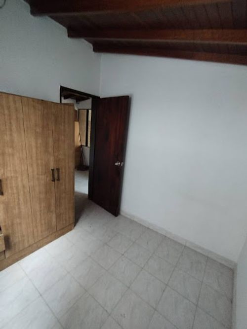 Casa de 4 alcobas en venta en Prados De Sabaneta, Sabaneta, 100 m² · foto 9 de 11