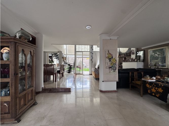 Casa de 4 alcobas en venta en Ilarco, Bogotá, 270 m² · foto 3 de 24