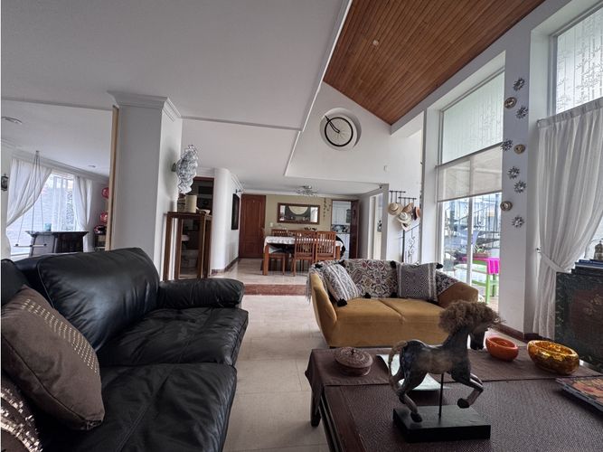 Casa de 4 alcobas en venta en Ilarco, Bogotá, 270 m² · foto 7 de 24
