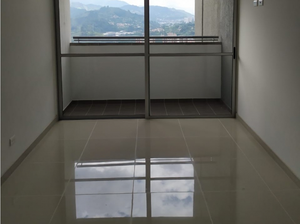 Apartamento en venta en La Ferreria, La Estrella · foto 2 de 9