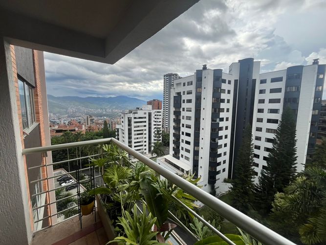 Apartamento de 2 alcobas en arriendo en Los Balsos, Medellín, 100 m² · foto 9 de 11