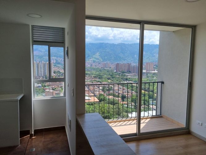 Apartamento de 3 alcobas en venta en Machado, Copacabana, 65 m² · foto 2 de 19