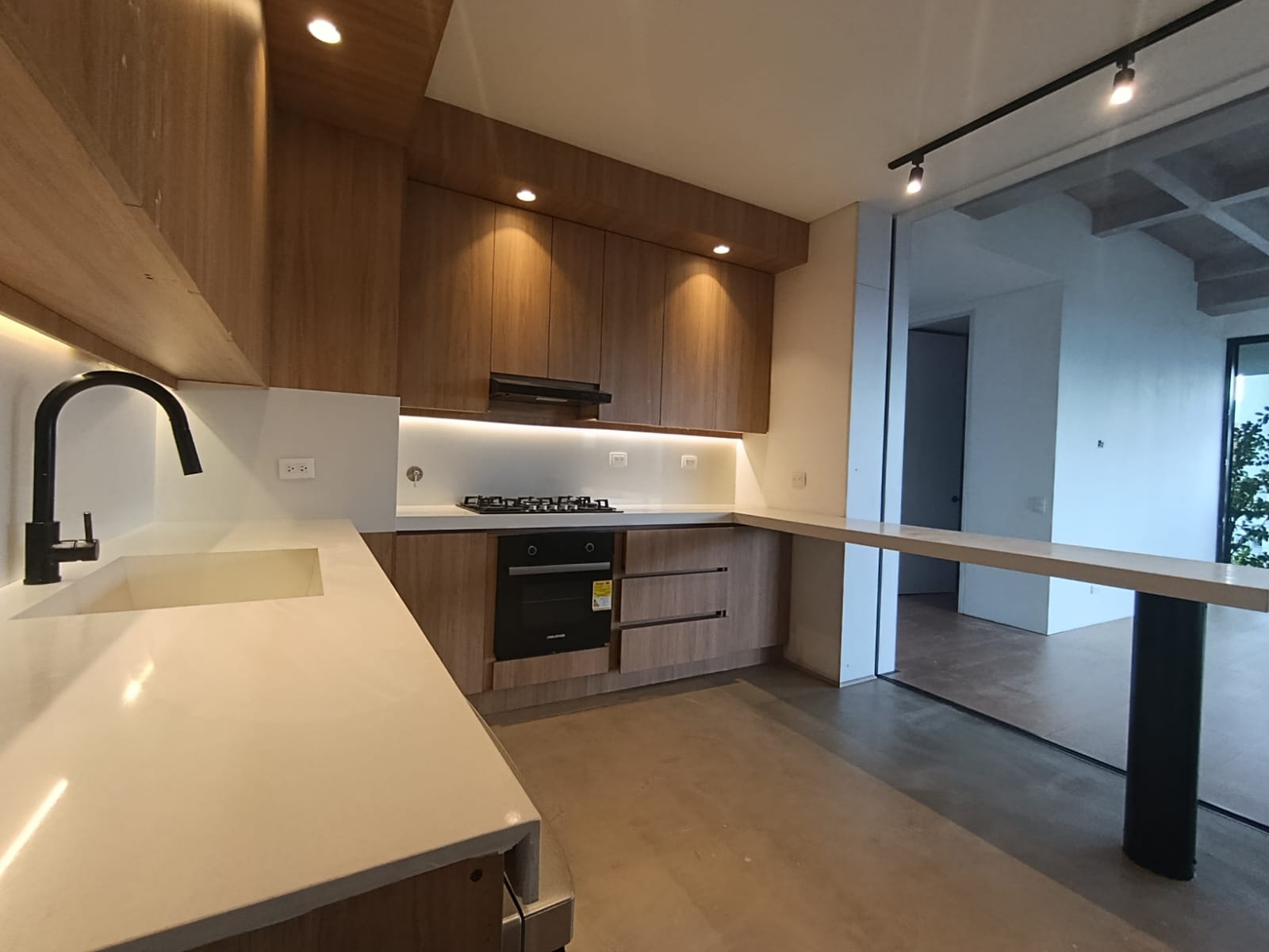 Apartamento en arriendo en El Poblado, Medellín · foto 3 de 20