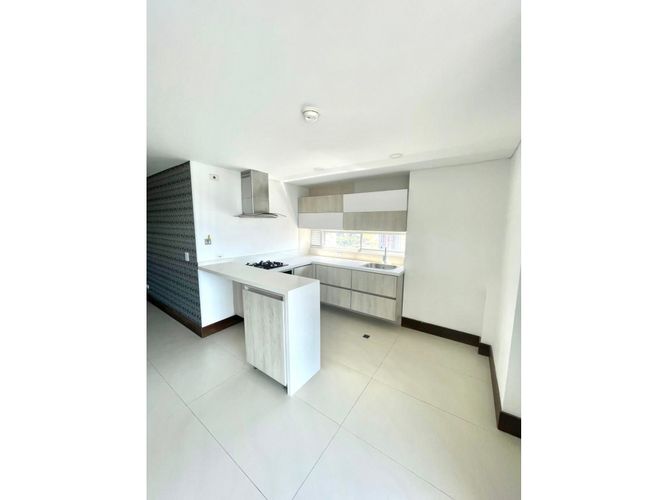 Apartamento de 3 alcobas en venta en Las Lomitas, Sabaneta, 100 m² · foto 2 de 14