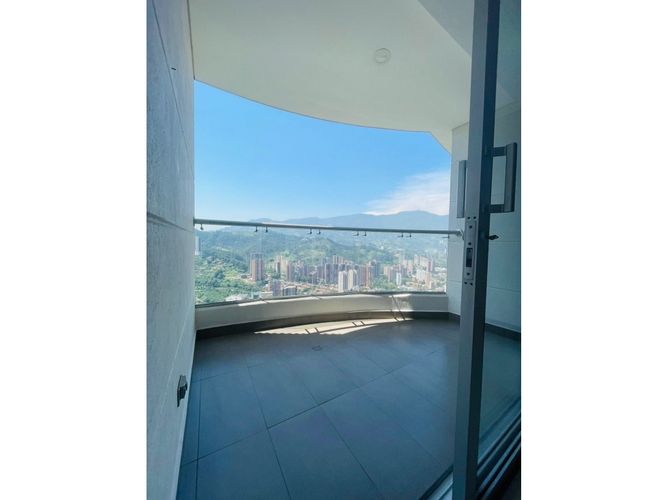 Apartamento de 3 alcobas en venta en Las Lomitas, Sabaneta, 100 m² · foto 3 de 14