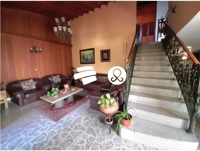 Casa de 5 alcobas en venta en Simon Bolivar, Medellín, 337 m² · foto 2 de 24