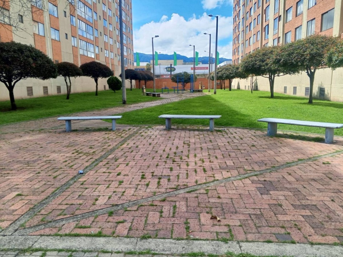 Casa en venta en Engativá, Bogotá · foto 2 de 24