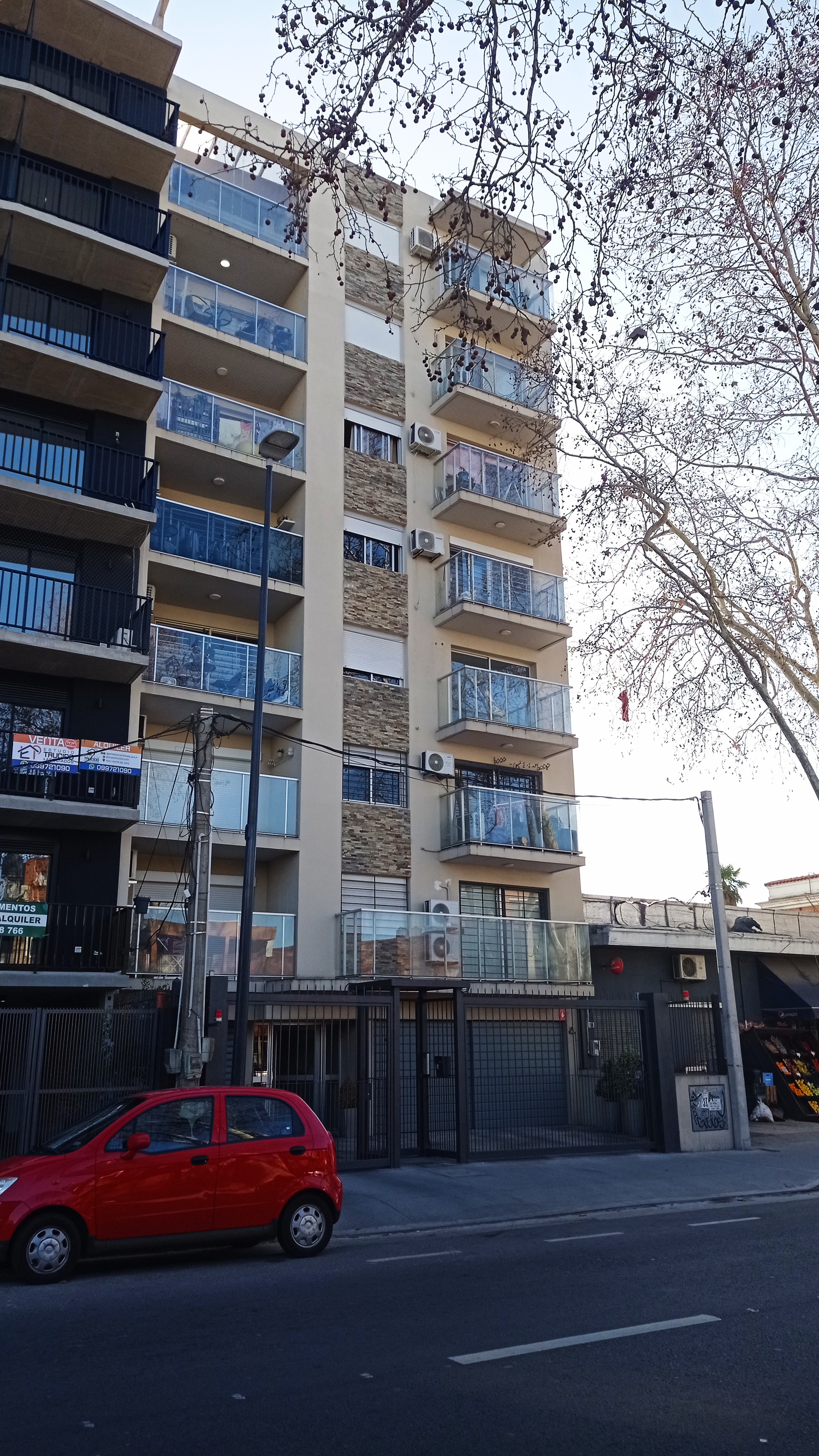 Apartamento Moderno de un Dormitorio excelente ubicación, sobre Av. Garibaldi a metros de Av. Italia