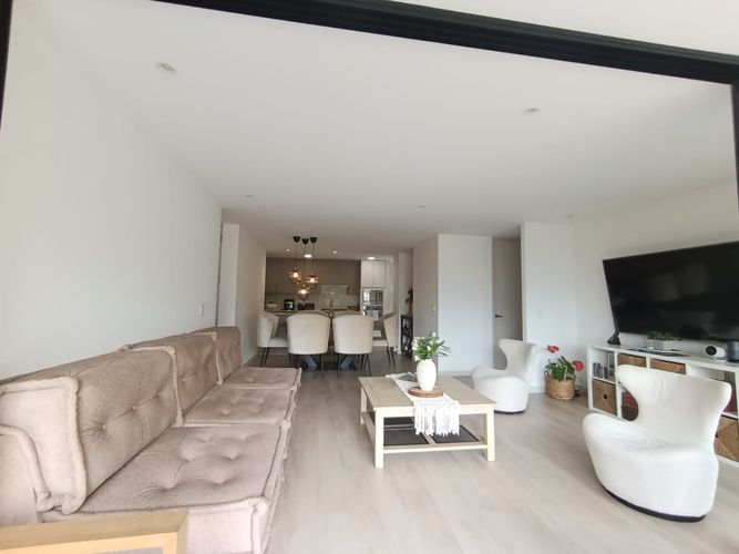 Apartamento de 3 alcobas en venta en Cumbres, Envigado, 128 m² · foto 3 de 24