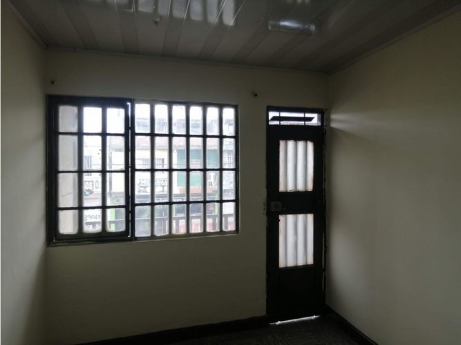 Casa de 7 alcobas en venta en Las Delicias, Cali, 240 m² · foto 2 de 15
